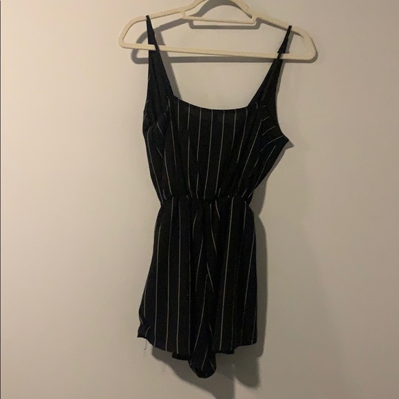 Black and white romper - Picture 2 of 2